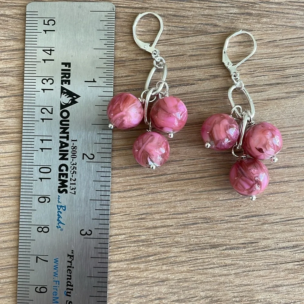 HAND CRAFTED PINK MOTHER OF PEARL SHELL PIERCED DROP EARRINGS Pink Silver Tan